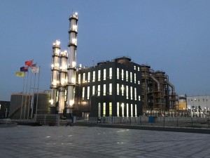 LanzaTech’s commercial facility with steel producer Shougang in China, converting steel mill emissions into ethanol.Diese kommerzielle Anlage von Lanzatech und dem Stahlhersteller Shougang in China wandelt Hüttengase in Ethanol um.